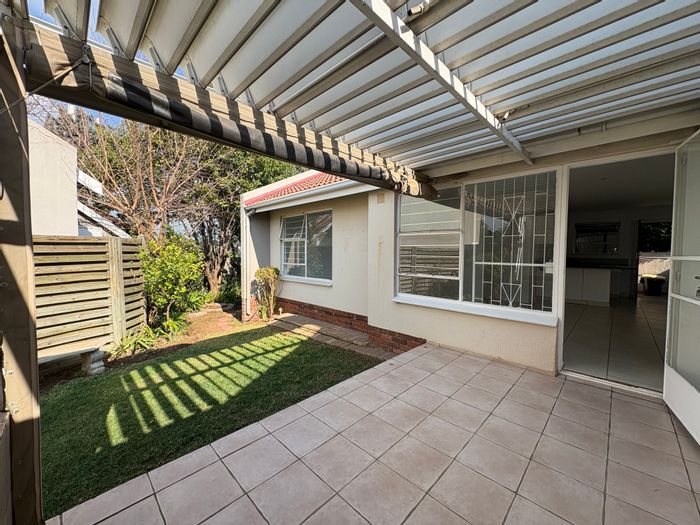 For Sale: Townhouse in Magaliessig with wrap-around garden and communal pool.