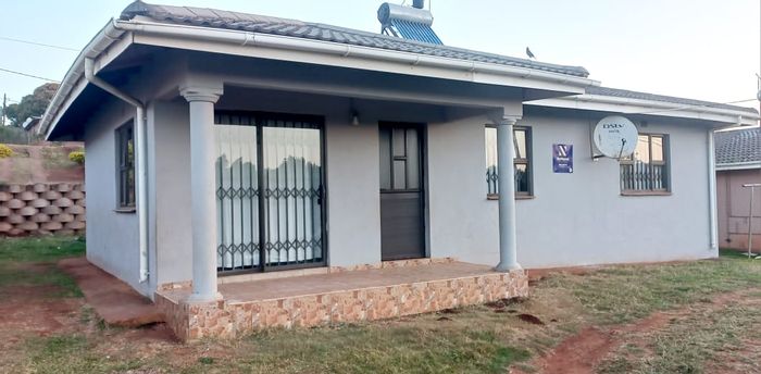 Ngwelezana House For Sale: 3 Bedrooms, secure yard, close to amenities.