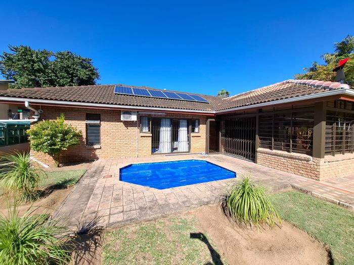 Birdswood House For Sale: 7 bedrooms, pool, entertainment area, solar power, security.