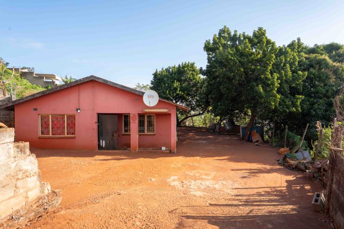 For Sale: Spacious 3-bedroom house in Lotus Park with flatlet and study.