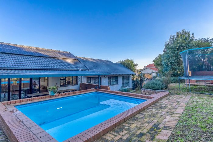 Lindhaven House For Sale: 3 Bedrooms, Pool, Boma, and Ample Parking.