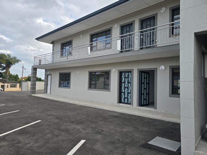 Two-bedroom apartment to rent in Park Hill with secure parking and communal areas.