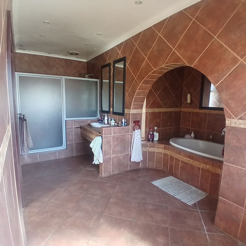 Master en-suite Bathroom