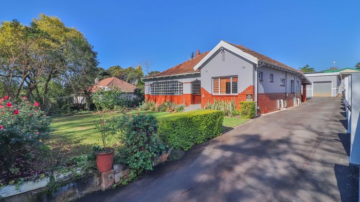 For Sale: House in Clarendon with flatlet, garage, and spacious garden.