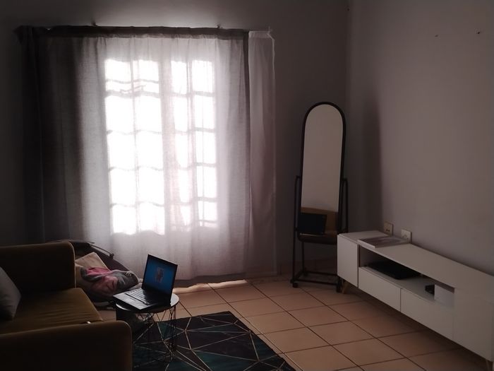 1-Bedroom Flat To Rent in Brakpan North with secure access and parking.