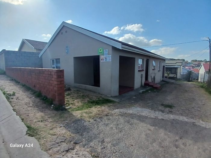 For Sale: House in Scenery Park with 3 bedrooms, garage, and community amenities.