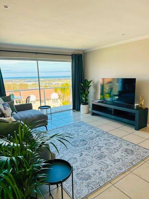 Heldervue Apartment To Rent: 2 Bedrooms, Sea View, Garage, Utilities Included.