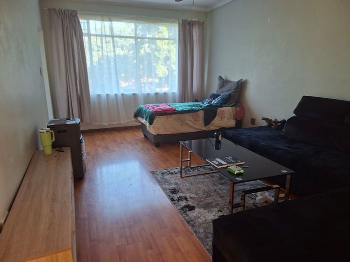 Flat for Sale in Vanderbijlpark CW 3: 1 Bedroom, Secure Complex, Ideal Investment.