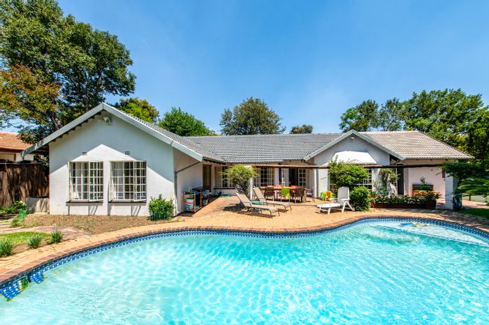 Charming Vorna Valley house for sale with garden, double garage, and staff quarters.