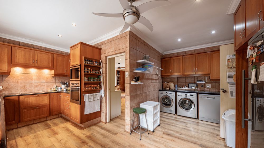 Scullery/Laundry area