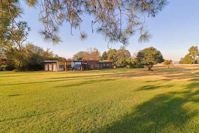 Blignautsrus AH Small Holding For Sale: 1.7 hectares, equestrian potential, top security.