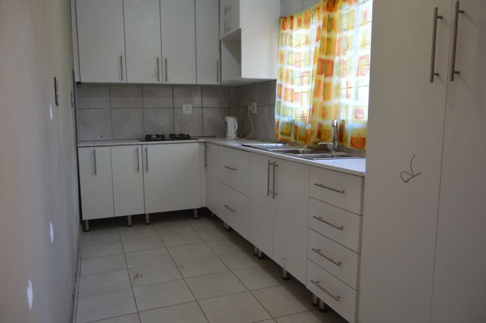 House to Rent in Krugersdorp North: 2 beds, shared property, gas stove, parking.