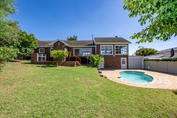 For Sale: Welgemoed House with pool, indoor braai, and three garages.