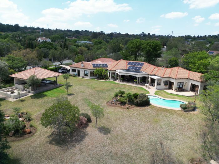 For Sale: House in Blue Hills Country Estate with 5 beds, pool, and entertainment areas.