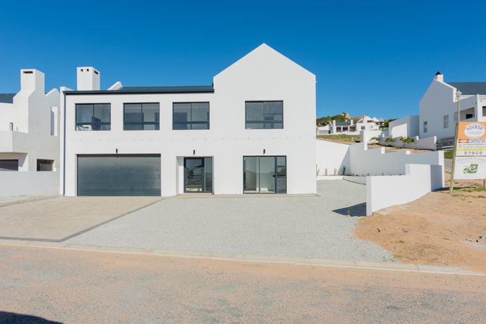 For Sale: House in Da Gama Bay with sea views, flatlet, and double garage.