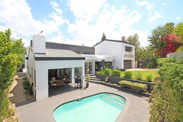 Kyalami Estates House For Sale: 5 beds, pool, garden, double garage, staff bathroom.