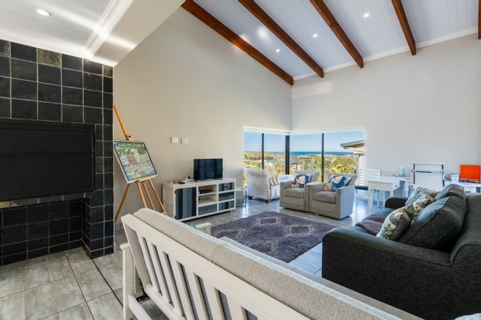 For Sale: House in Monte Christo with sea views, 3 en-suite bedrooms, and security.