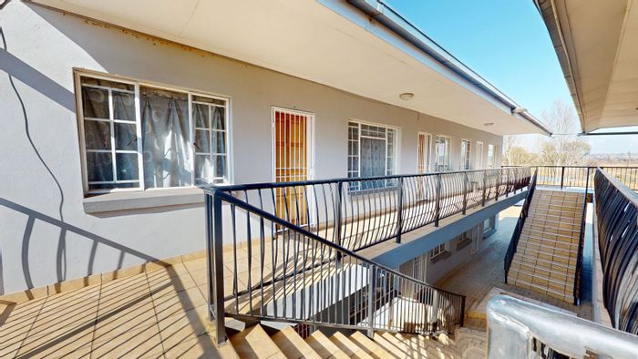 For Sale: Bachelor Apartment in Dassie Rand with Tenant, Covered Parking, Low-Density Complex.