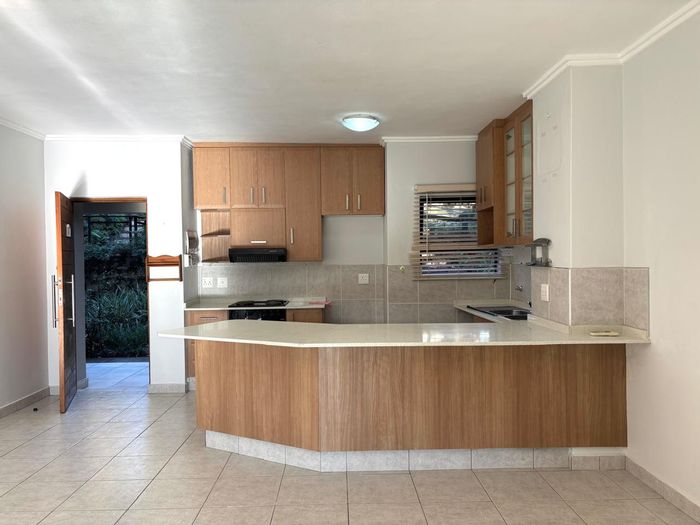 For Sale: 1-Bedroom Apartment in Palm Lakes Estate with Garage and Communal Gardens.