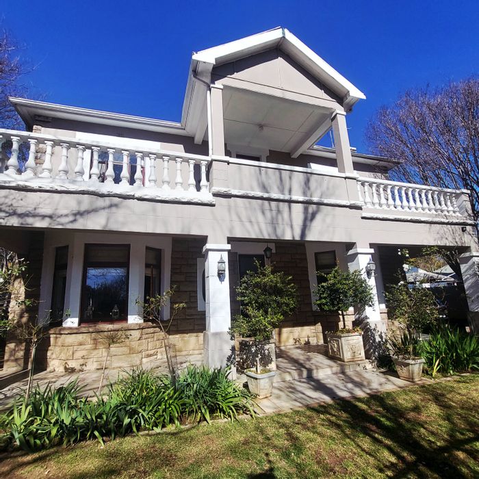 For Sale: Spacious 5-bedroom house in Benoni West with pool and entertainer's bar.