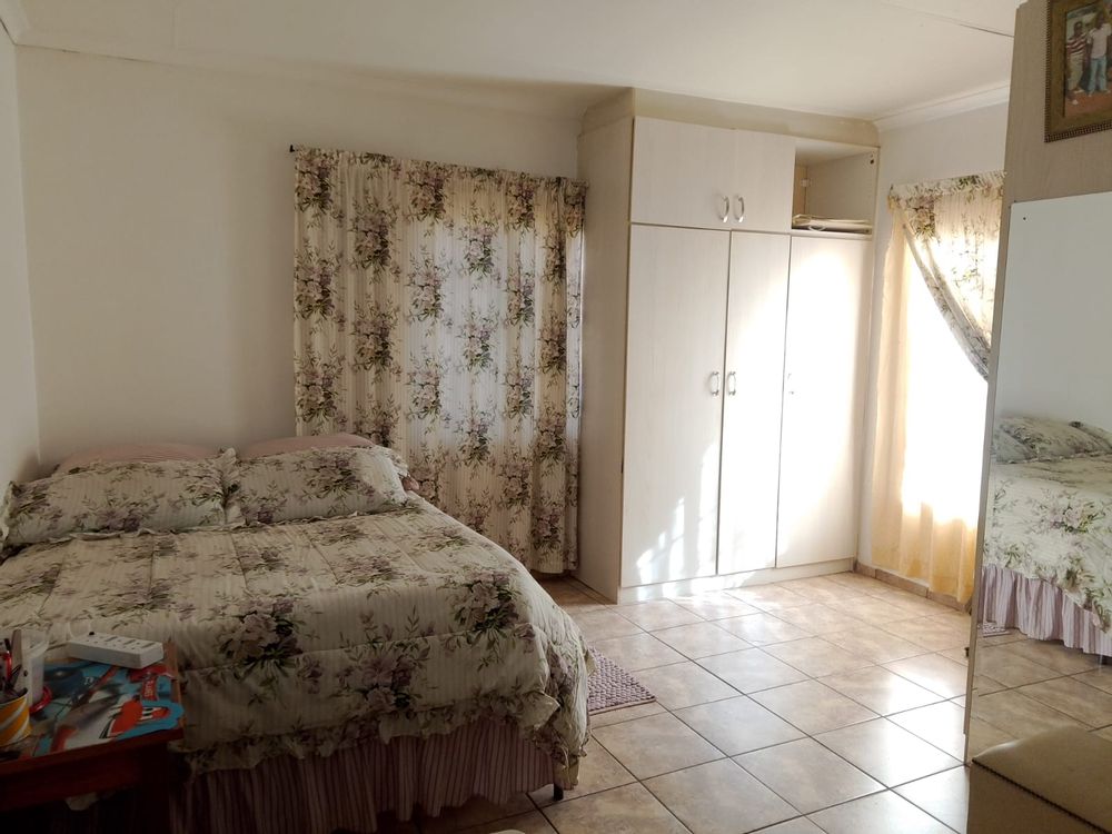 Main bedroom with shower