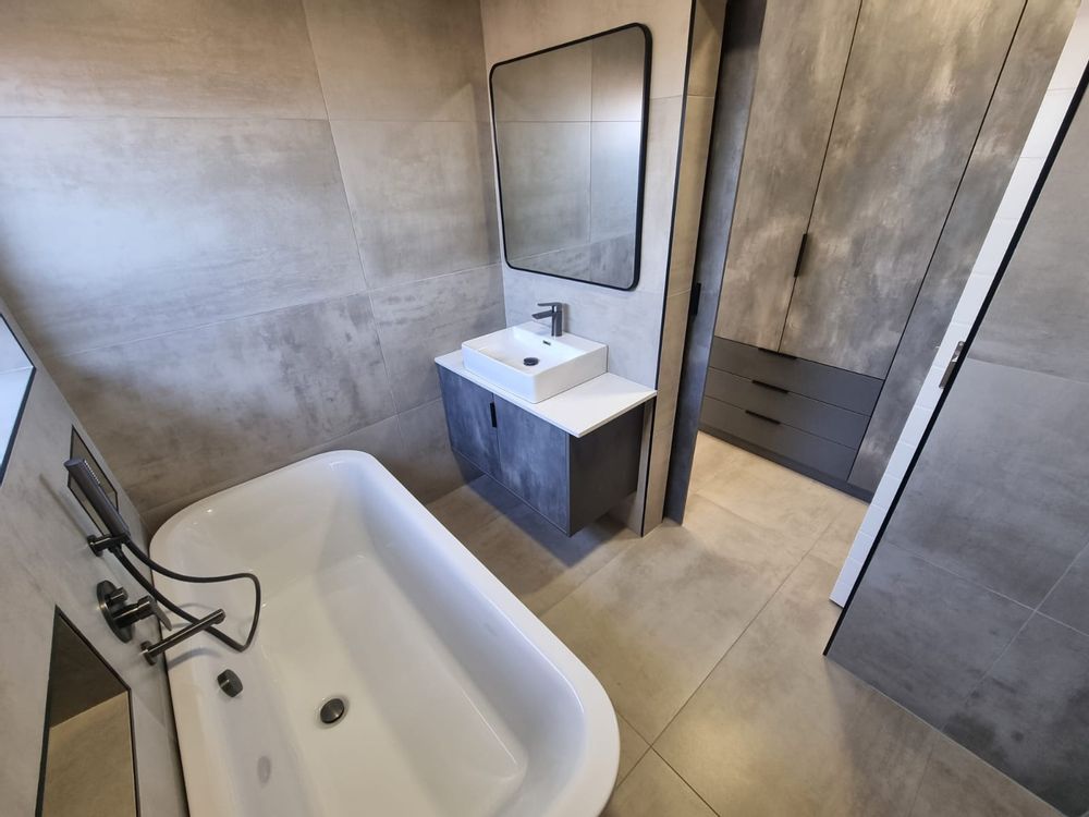 En-suite bathroom