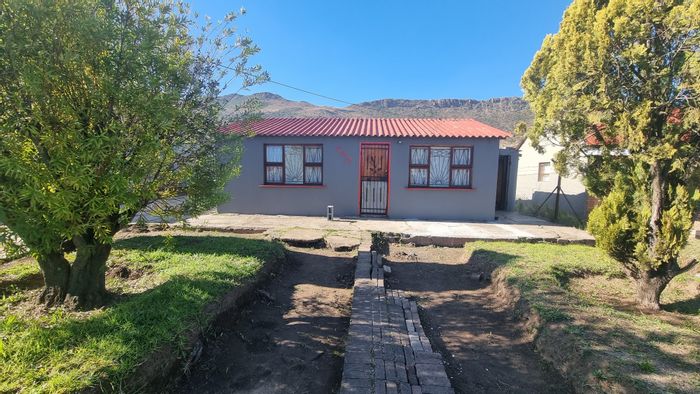 Ezibeleni House For Sale: 2 Bedrooms, open plan kitchen, ample land for expansion.