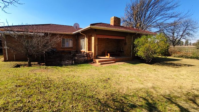 Casseldale House For Sale: Spacious stand, electric gate, ample parking, and versatile rooms.