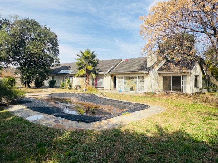 Spacious 4-bedroom house in Sharon Park with pool, security, and large yard. For Sale.