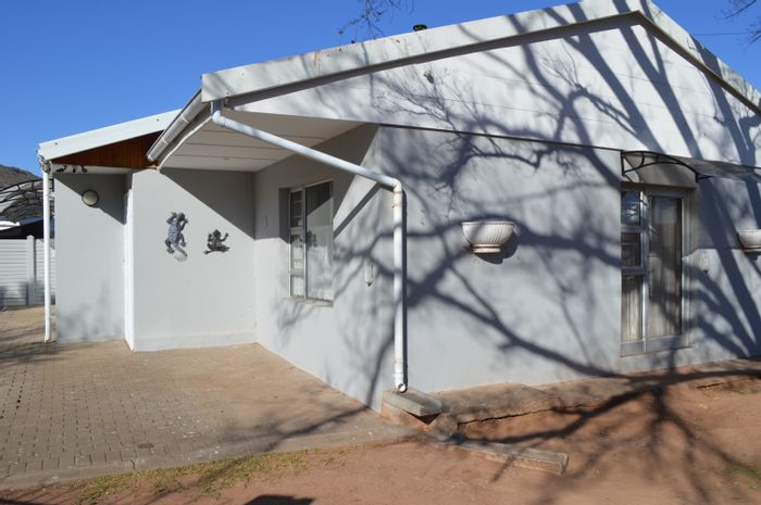 Bergsig House For Sale: 4 Bedrooms, Pool, Indoor-Outdoor Living, Double Garage.