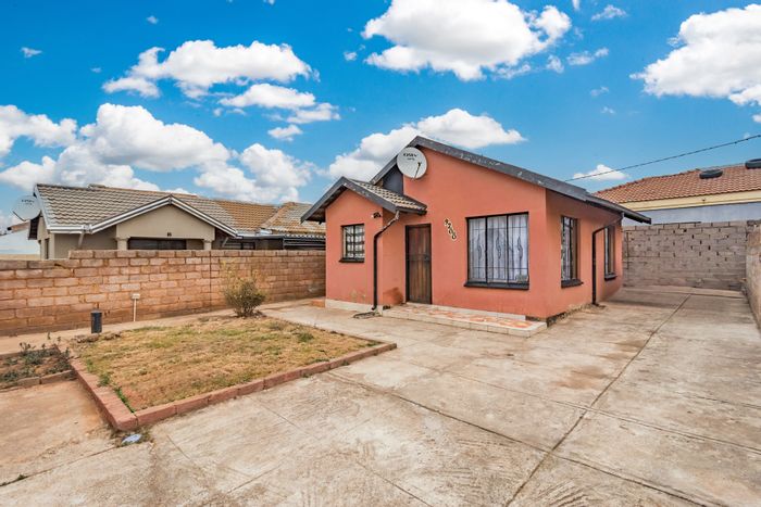 2-Bedroom House For Sale in Protea Glen, near schools and shopping amenities.