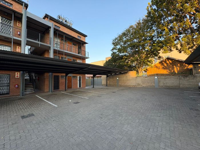 1-Bedroom Apartment in Bo Dorp For Sale with Loft, Parking, and Central Location.