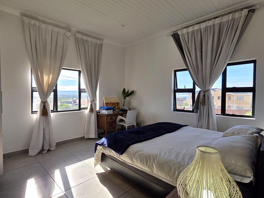 Another guest bedroom