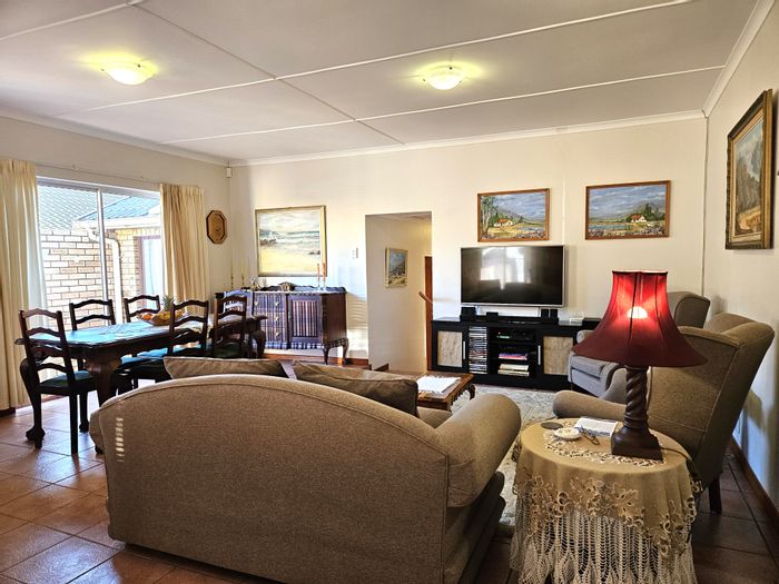 For Sale: Townhouse in Jeffreys Bay Central with garden, garage, and secure complex.