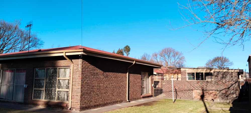 Garden beams around the house