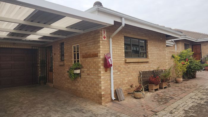 Garsfontein Retirement Village For Sale: 2-bed unit, private garden, 24/7 security.