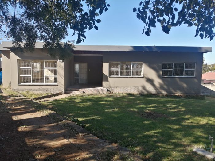 For Sale: House in Pioneer Park with spacious yard, garage, and close school access.