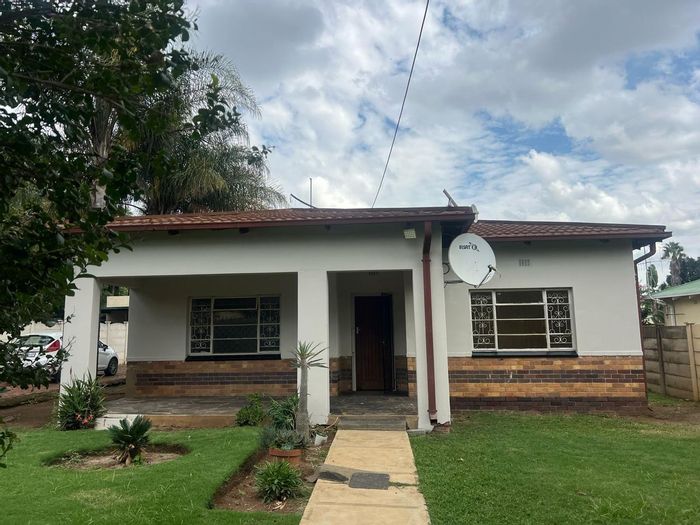 Gezina House For Sale: 3 Bedrooms, large yard, modern kitchen, ideal for families.