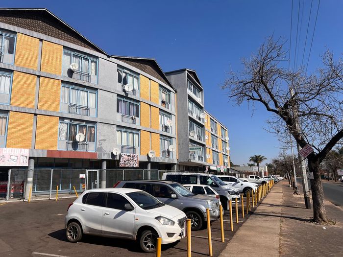 1-bedroom apartment for sale in Gezina, close to schools and amenities.
