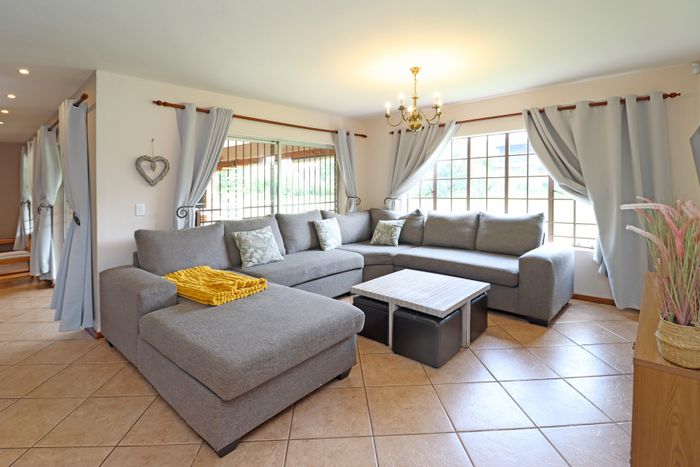 For Sale: Four-bedroom house in Randjesfontein AH with income cottage and expansive gardens.