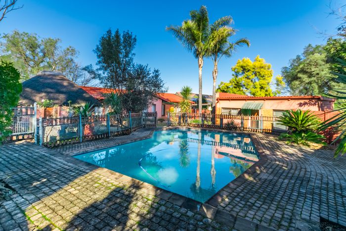 Doringkloof House For Sale: 5 Bedrooms, Pool, Lapa, Double Garage, Guest Room.
