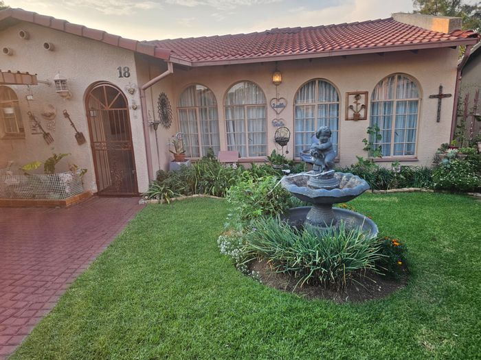 Huntingdon House For Sale: 3 Bedrooms, Garage, Open-Plan Living, Storage Space.