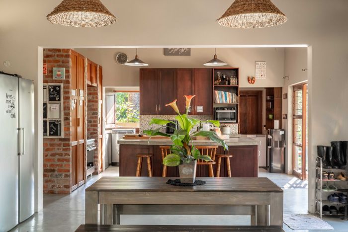 Shongweni House For Sale: 3 Beds, Cottage, Pool, Mountain Views, Secure Area.