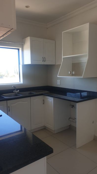 2-Bed Flat To Rent in Stirling with secure parking, open-plan living, and convenience.
