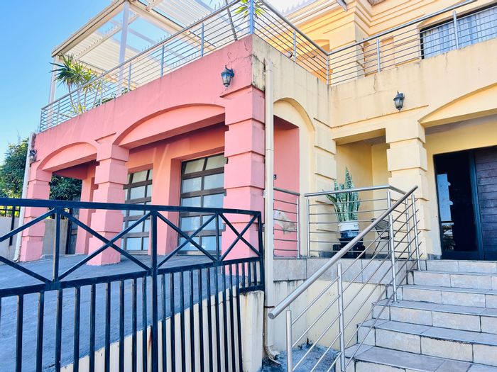 For Sale: Spacious 6-bedroom house in Elim, near schools and amenities.