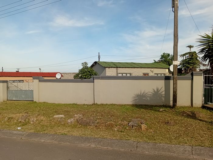 2-Bedroom House in Mdantsane For Sale, near schools and shopping amenities.