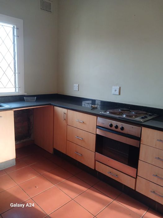 Bulwer Apartment For Sale: 2 Bedrooms, secure garage, near Davenport Centre & DUT.