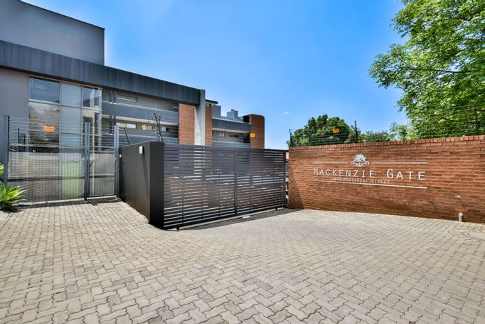 Menlo Park Apartment For Sale: 2 beds, balcony, study nook, garage included.