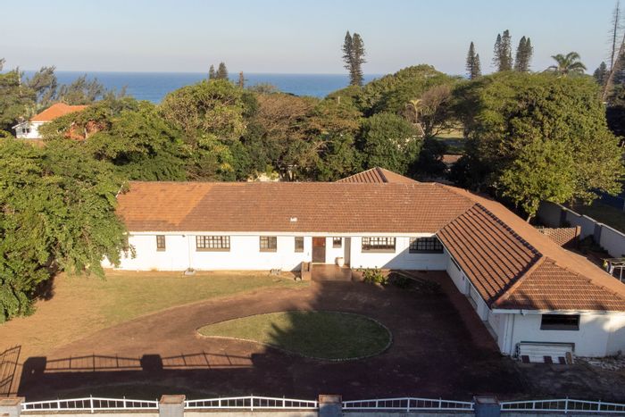 For Sale: Spacious 4-Bedroom House in Umkomaas Central with Large Yard and Garage.