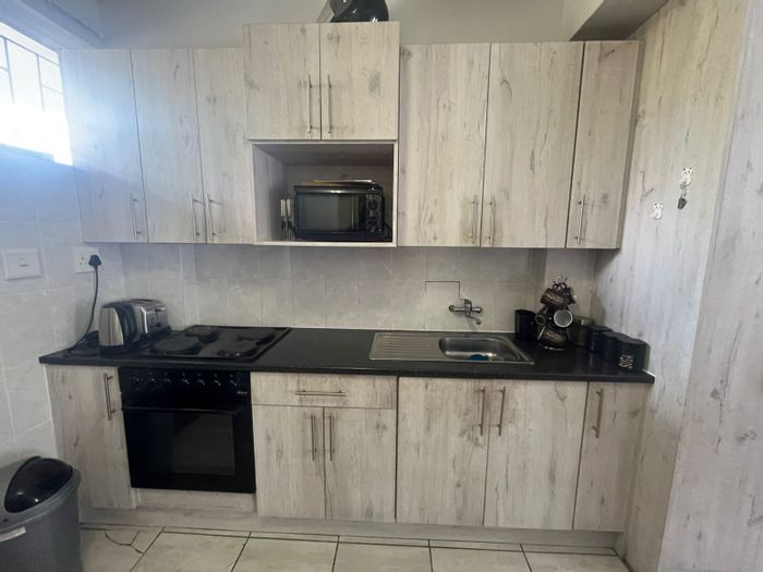 Flat for Sale in Sasolburg Ext 2: Secure complex, open-plan living, ideal investment.